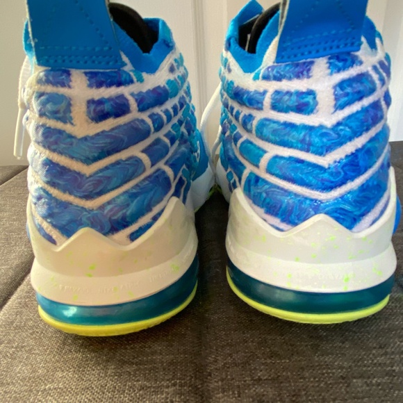Kids LeBron 17 GS "Sprite" Basketball KnitPosite  Sz 5 Youth Active Runners - Picture 4 of 16